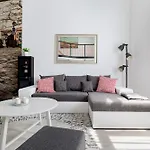Cobblestone Quarters With A Wave Of Colour Appartement Boedapest