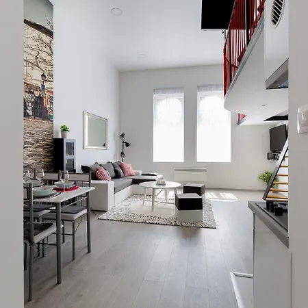Cobblestone Quarters With A Wave Of Colour Apartment