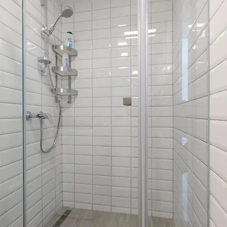 Cobblestone Quarters With A Wave Of Colour 布达佩斯