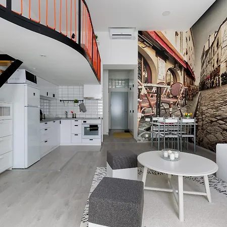 Cobblestone Quarters With A Wave Of Colour * 布达佩斯