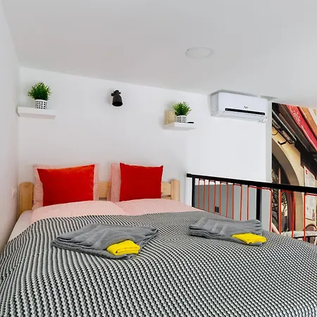 Cobblestone Quarters With A Wave Of Colour