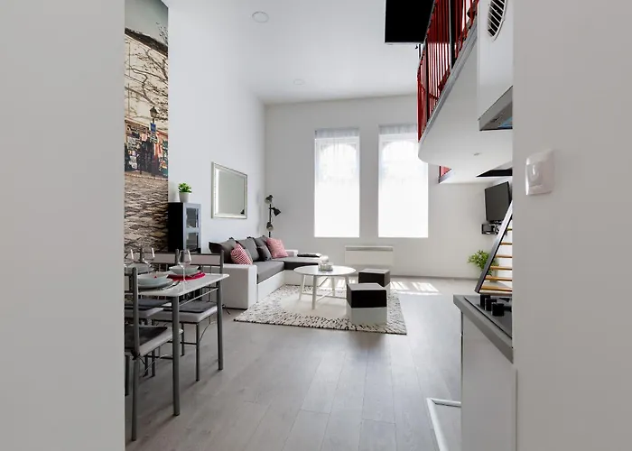 Cobblestone Quarters With A Wave Of Colour Apartment