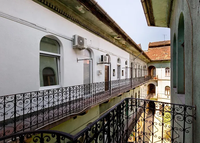 شقة Cobblestone Quarters With A Wave Of Colour *