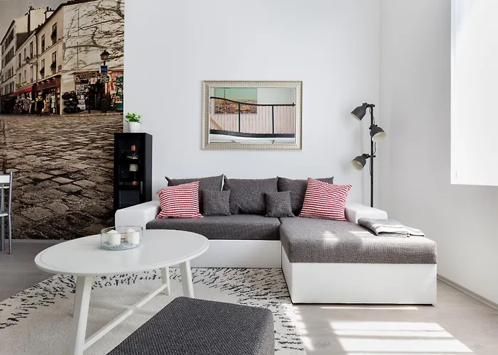 Cobblestone Quarters With A Wave Of Colour 아파트 부다페스트