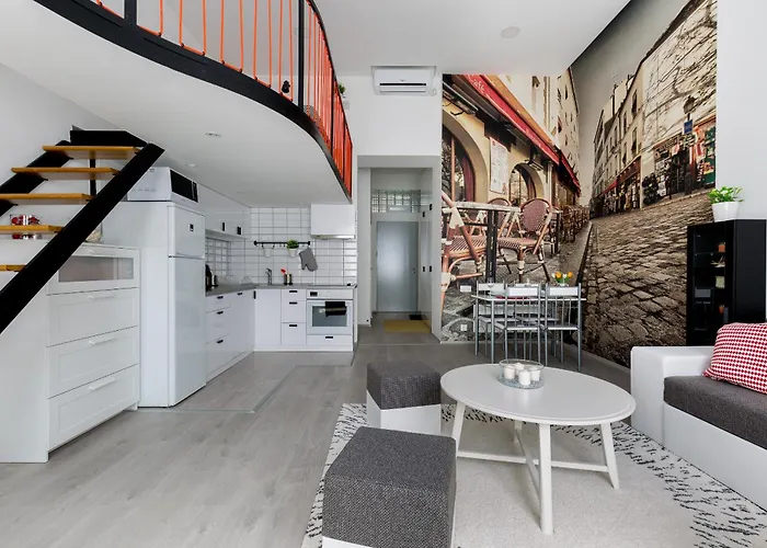 Cobblestone Quarters With A Wave Of Colour * בודפשט