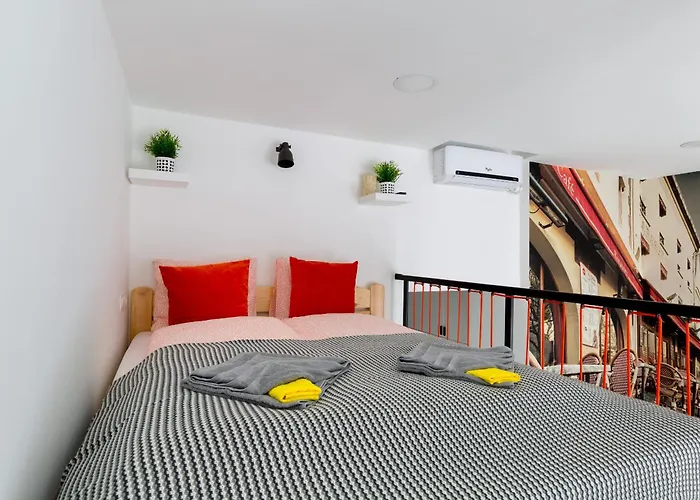 Cobblestone Quarters With A Wave Of Colour